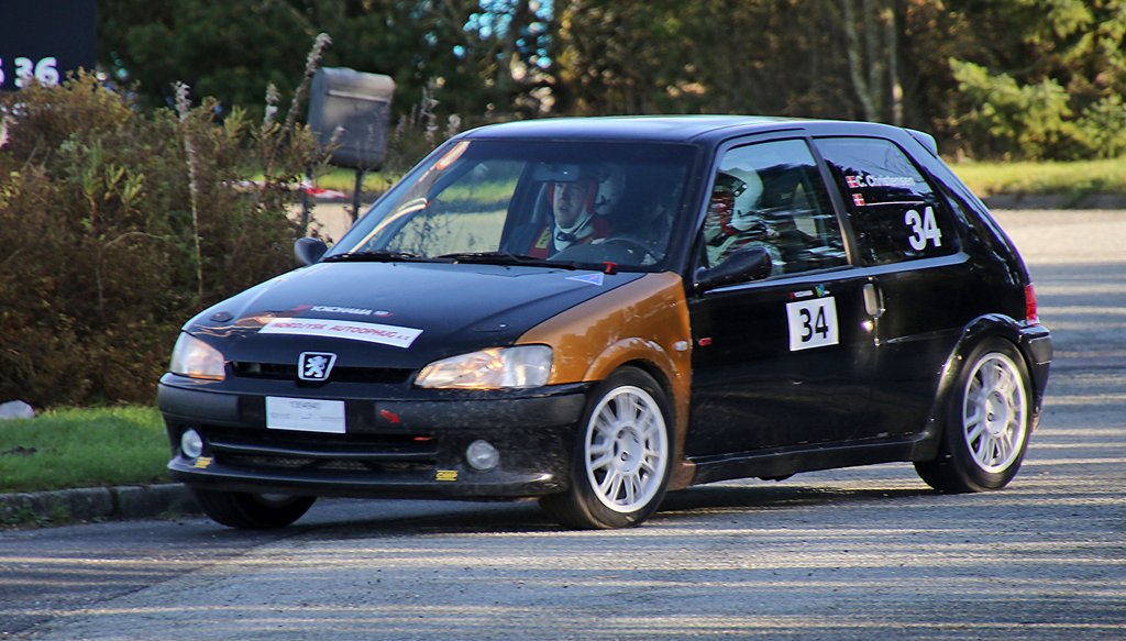 Christian André L.F. Christensen og Andreas Nielsen gik til makronerne i deres Peugeot 106